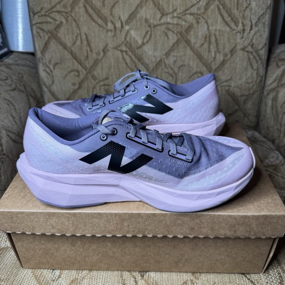New Balance FuelCell Rebel V4 Twilight Haze Women's 10 B WFCXCS4-D Lightly Worn! - Picture 2 of 9